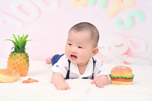 张掖宝宝在妈妈肚子里